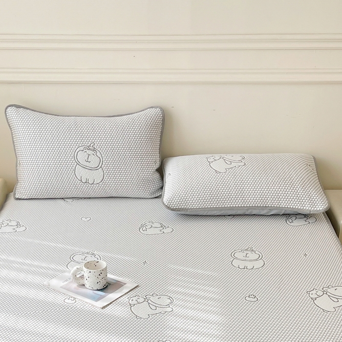 91家纺网 家纺一手货源 找家纺 LIFE.丽芙 2025春夏季新品A类针织提花冰凉豆豆凉感枕头套机包边款（风格一） 卡皮巴拉-灰