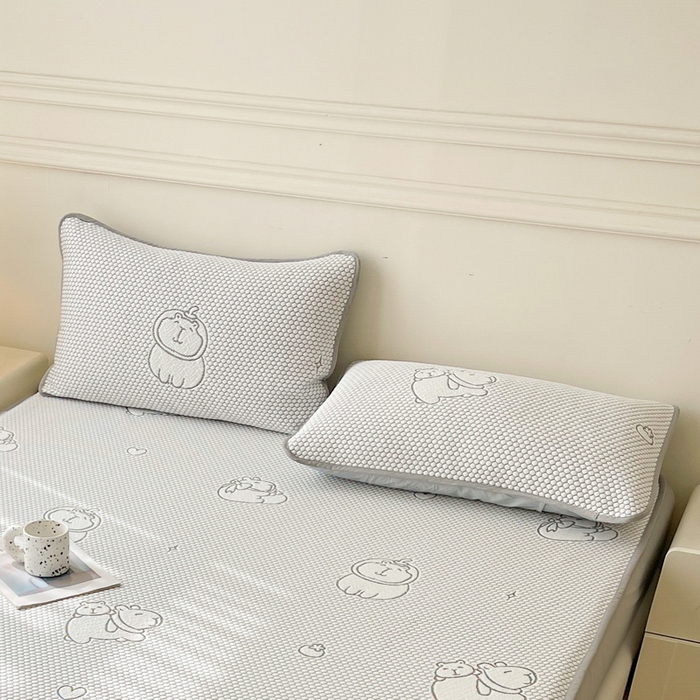 91家纺网 家纺一手货源 找家纺 LIFE.丽芙 2025春夏季新品A类针织提花冰凉豆豆凉感枕头套机包边款（风格一） 卡皮巴拉-灰