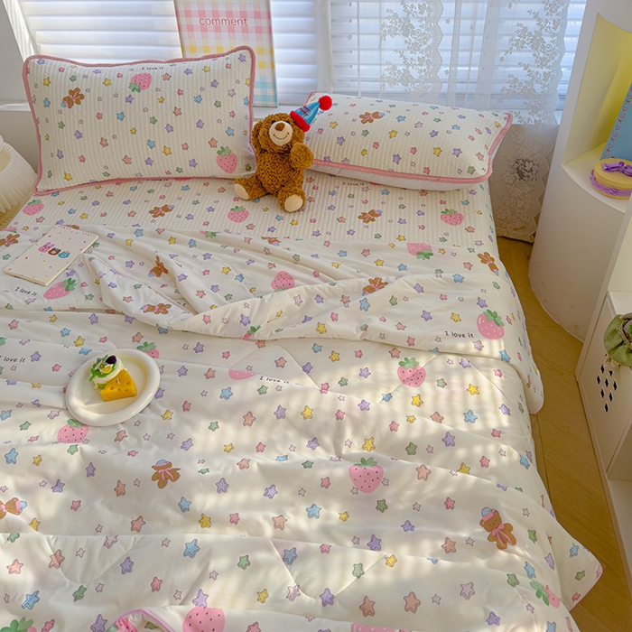 91家纺网 家纺一手货源 找家纺 赫梵茜 2025春夏新款无套路不墨迹锦氨凉感丝双面印花小冰皮夏被夏凉被空调被可机洗 甜美日记