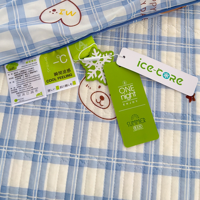 91家纺网 家纺一手货源 找家纺 赫梵茜 2025春夏新款无套路不墨迹锦氨凉感丝双面印花小冰皮夏被夏凉被空调被可机洗 熊博士