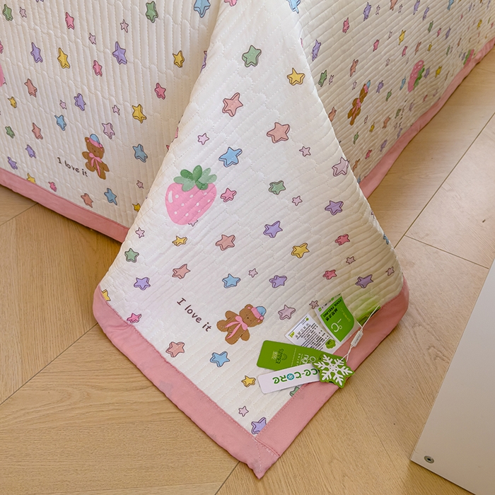 91家纺网 家纺一手货源 找家纺 赫梵茜 2025春夏新款锦氨凉感丝冰皮软席床盖夏被夏凉被空调被四件套 甜美日记