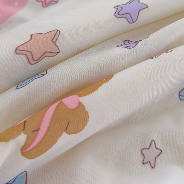 91家纺网 家纺一手货源 找家纺 赫梵茜 2025春夏新款锦氨凉感丝冰皮软席床盖夏被夏凉被空调被四件套 甜美日记