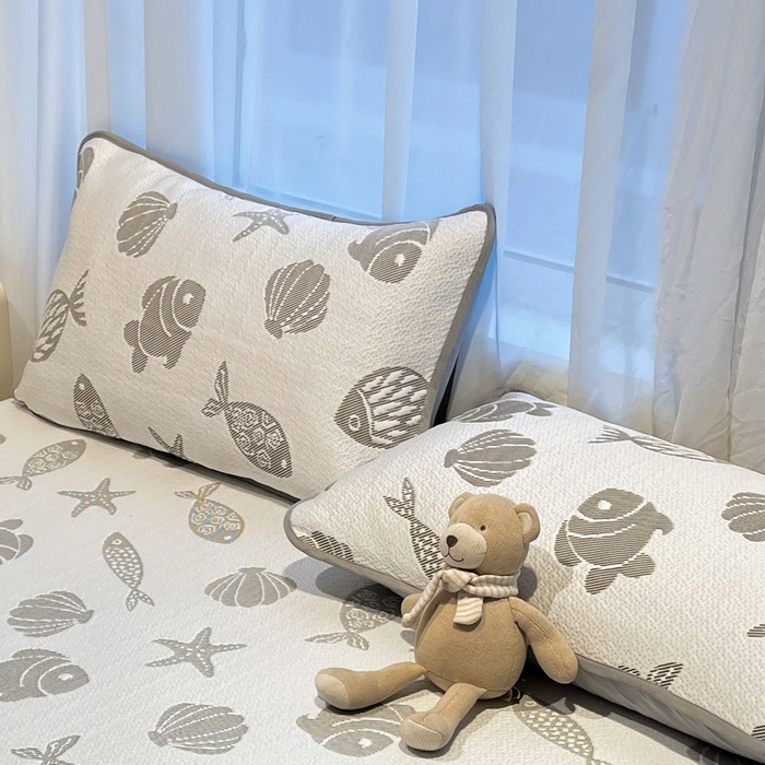 91家纺网 家纺一手货源 找家纺 LIFE.丽芙 2025春夏季新品A类针织提花冰凉豆豆凉感枕头套机包边款（风格二） 海底世界-灰