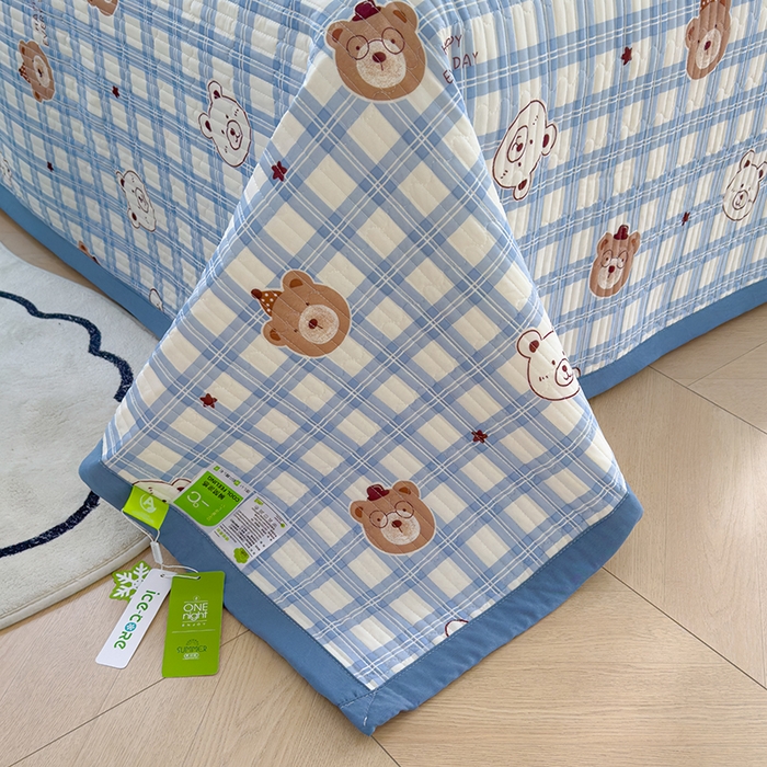 91家纺网 家纺一手货源 找家纺 赫梵茜 2025春夏新款锦氨凉感丝冰皮软席床盖夏被夏凉被空调被四件套 熊博士