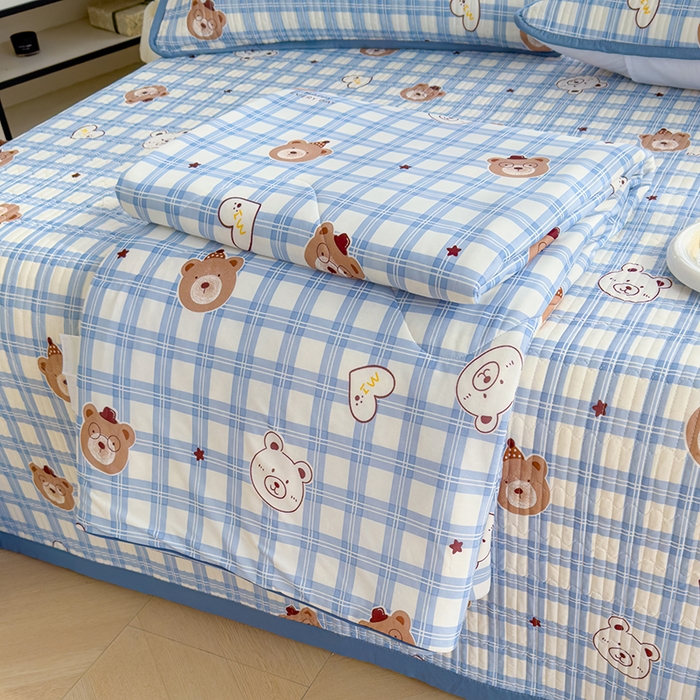 91家纺网 家纺一手货源 找家纺 赫梵茜 2025春夏新款锦氨凉感丝冰皮软席床盖夏被夏凉被空调被四件套 熊博士