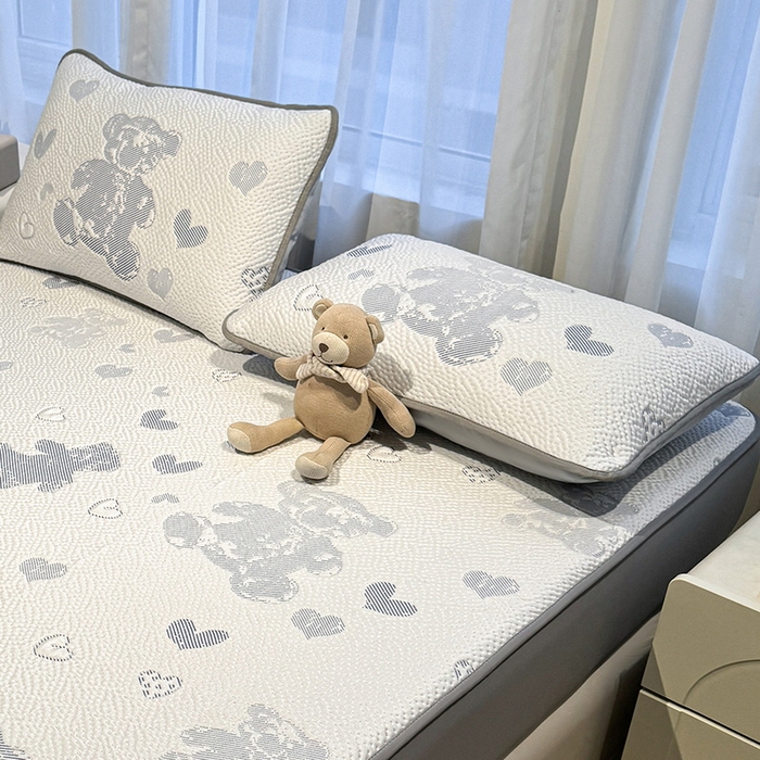 91家纺网 家纺一手货源 找家纺 LIFE.丽芙 2025春夏季新品A类针织提花冰凉豆豆凉感枕头套机包边款（风格二） 熊世界-海蓝