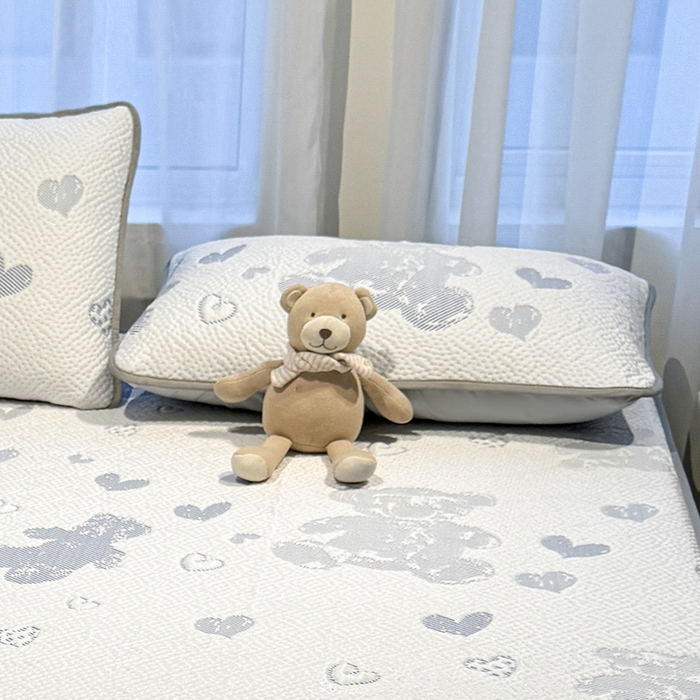 91家纺网 家纺一手货源 找家纺 LIFE.丽芙 2025春夏季新品A类针织提花冰凉豆豆凉感枕头套机包边款（风格二） 熊世界-海蓝