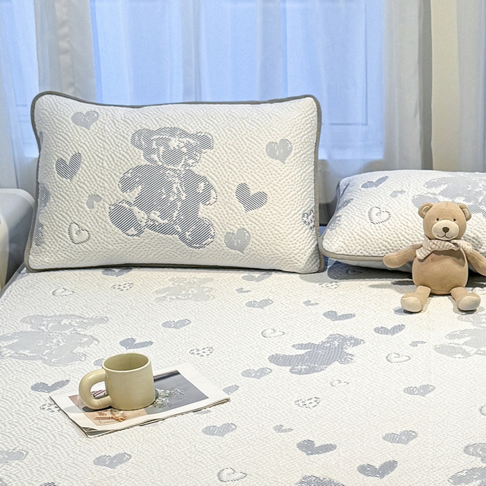 91家纺网 家纺一手货源 找家纺 LIFE.丽芙 2025春夏季新品A类针织提花冰凉豆豆凉感枕头套机包边款（风格二） 熊世界-海蓝
