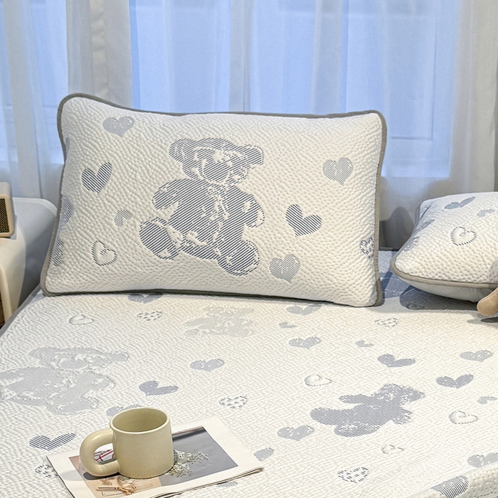 91家纺网 家纺一手货源 找家纺 LIFE.丽芙 2025春夏季新品A类针织提花冰凉豆豆凉感枕头套机包边款（风格二） 熊世界-海蓝