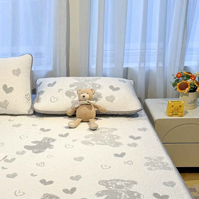 91家纺网 家纺一手货源 找家纺 LIFE.丽芙 2025春夏季新品A类针织提花冰凉豆豆凉感枕头套机包边款（风格二） 熊世界-灰