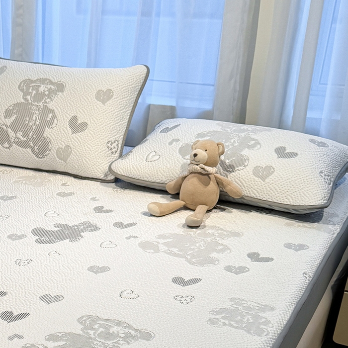 91家纺网 家纺一手货源 找家纺 LIFE.丽芙 2025春夏季新品A类针织提花冰凉豆豆凉感枕头套机包边款（风格二） 熊世界-灰