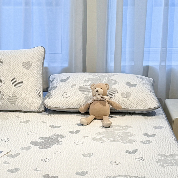 91家纺网 家纺一手货源 找家纺 LIFE.丽芙 2025春夏季新品A类针织提花冰凉豆豆凉感枕头套机包边款（风格二） 熊世界-灰