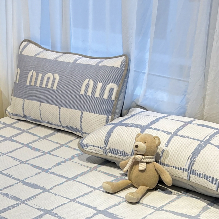 91家纺网 家纺一手货源 找家纺 LIFE.丽芙 2025春夏季新品A类针织提花冰凉豆豆凉感枕头套机包边款（风格二） 几何字母-海蓝