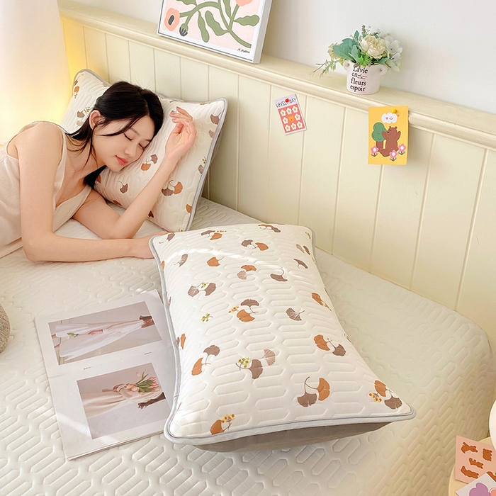 91家纺网 家纺一手货源 找家纺 雨彤家纺 2025年新款A类凉感丝乳胶单人枕套 自然之韵