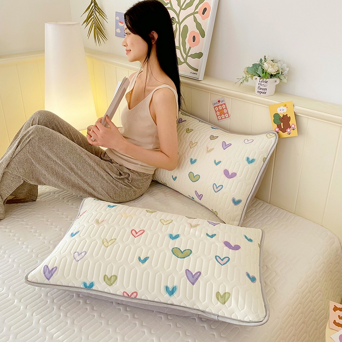 91家纺网 家纺一手货源 找家纺 雨彤家纺 2025年新款A类凉感丝乳胶单人枕套 梦幻爱心