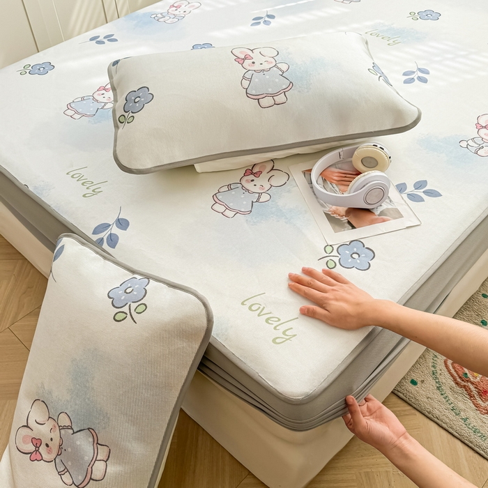 91家纺网 家纺一手货源 找家纺 LIFE.丽芙 2025春夏季新品数码印花冰藤加厚枕头套机包边款（风格一） 安妮兔