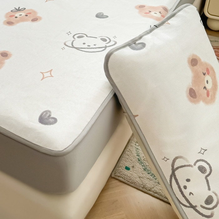 91家纺网 家纺一手货源 找家纺 LIFE.丽芙 2025春夏季新品数码印花冰藤加厚枕头套机包边款（风格一） 黄油小熊