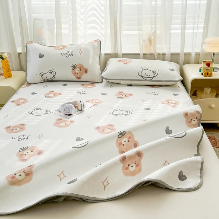 91家纺网 家纺一手货源 找家纺 LIFE.丽芙 2025春夏季新品数码印花冰藤加厚枕头套机包边款（风格一） 黄油小熊