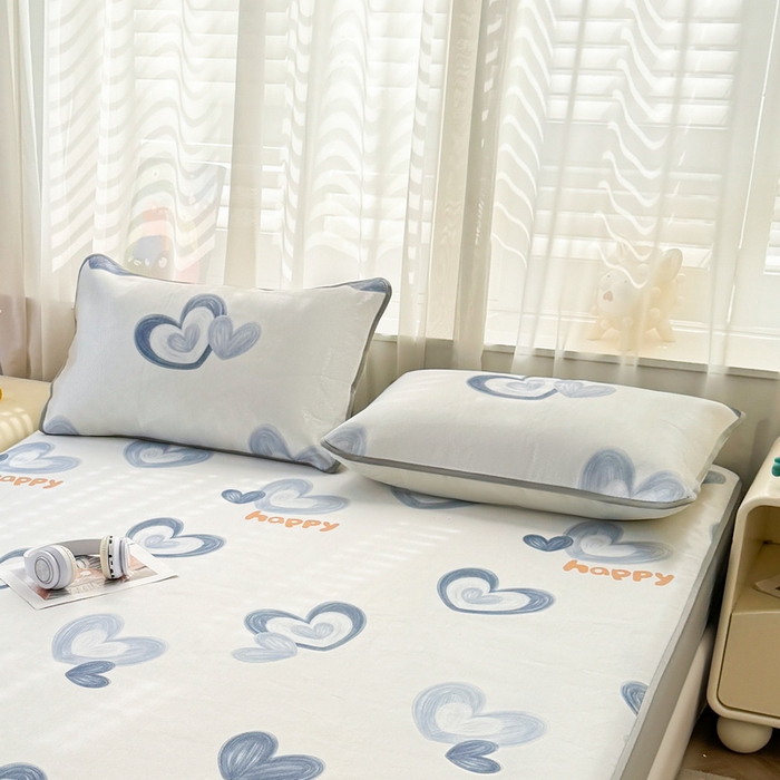 91家纺网 家纺一手货源 找家纺 LIFE.丽芙 2025春夏季新品数码印花冰藤加厚枕头套机包边款（风格一） 邂逅