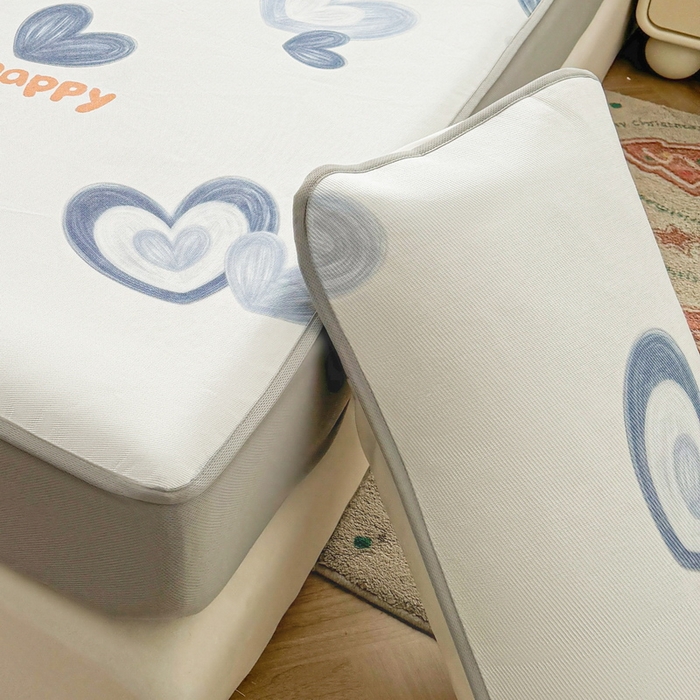 91家纺网 家纺一手货源 找家纺 LIFE.丽芙 2025春夏季新品数码印花冰藤加厚枕头套机包边款（风格一） 邂逅