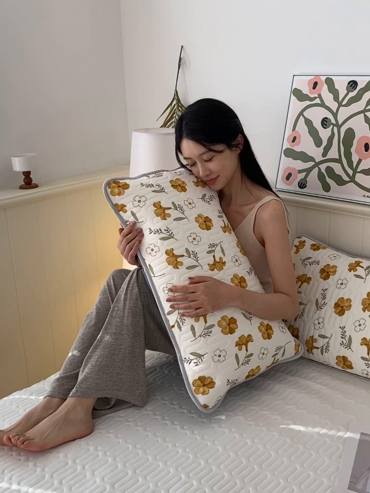 91家纺网 家纺一手货源 找家纺 雨彤家纺 2025年新款A类凉感丝乳胶单人枕套 花开盛世