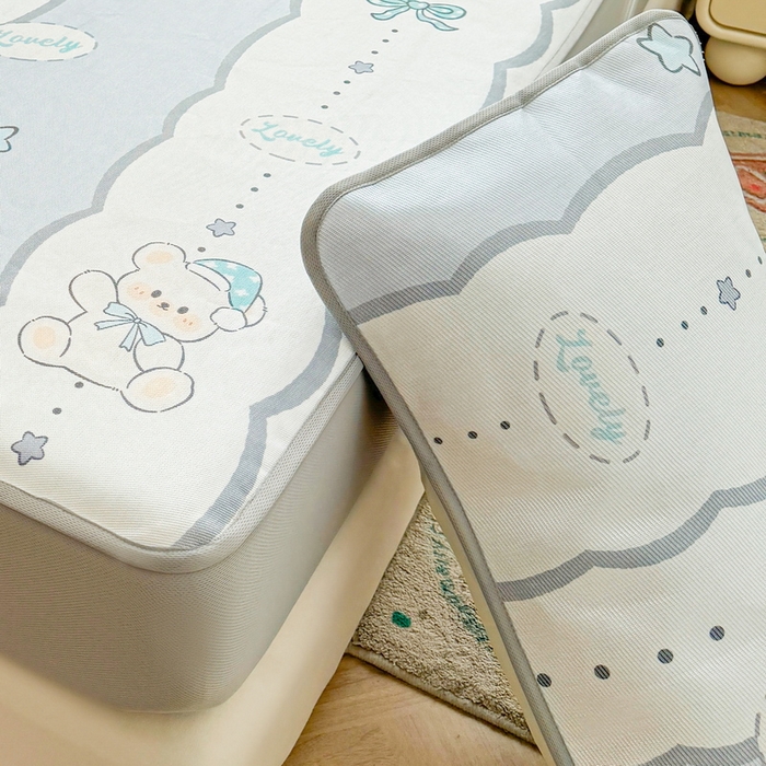 91家纺网 家纺一手货源 找家纺 LIFE.丽芙 2025春夏季新品数码印花冰藤加厚枕头套机包边款（风格一） 甜梦小熊