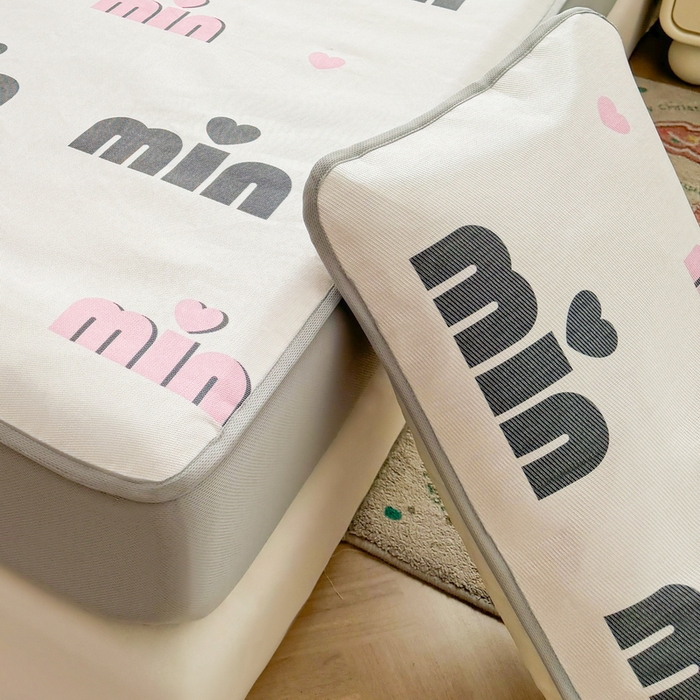 91家纺网 家纺一手货源 找家纺 LIFE.丽芙 2025春夏季新品数码印花冰藤加厚枕头套机包边款（风格一） 甜心粉