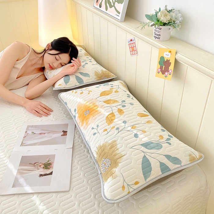 91家纺网 家纺一手货源 找家纺 雨彤家纺 2025年新款A类凉感丝乳胶单人枕套 幻彩花镜