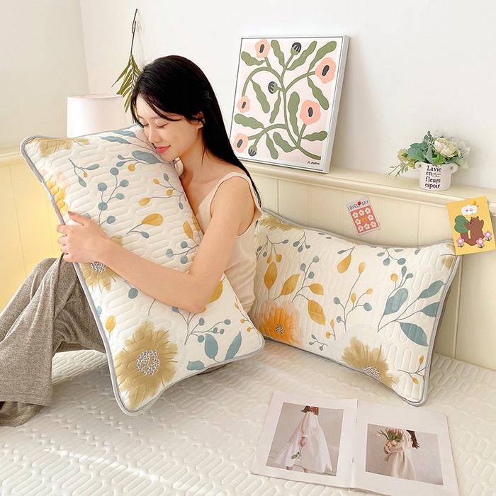 91家纺网 家纺一手货源 找家纺 雨彤家纺 2025年新款A类凉感丝乳胶单人枕套 幻彩花镜