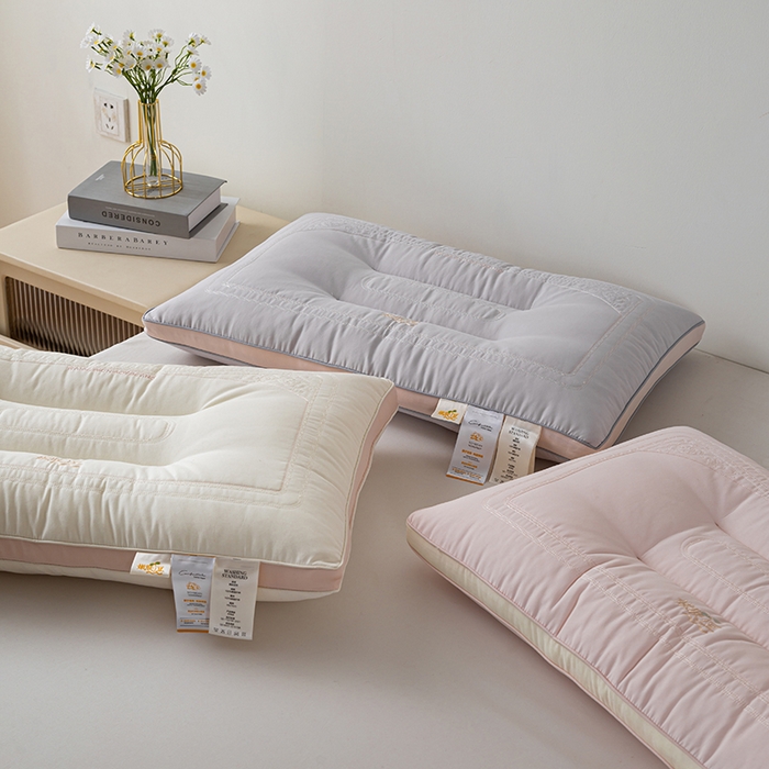 91家纺网 家纺一手货源 找家纺 贤内助家纺 2025新款植物羊绒嫩肤豆氧颜枕保健枕颈椎枕头枕芯 嫩肤豆白