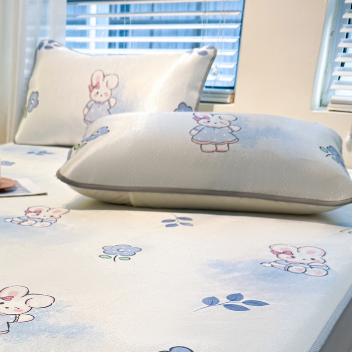 91家纺网 家纺一手货源 找家纺 （总）LIFE.丽芙 2025春夏季新品数码印花冰藤加厚枕头套机包边款（风格二）