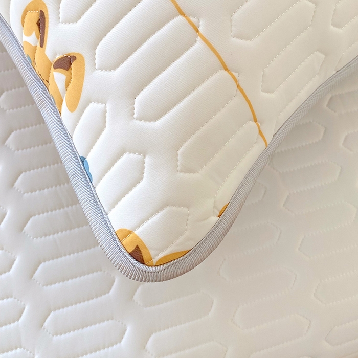 91家纺网 家纺一手货源 找家纺 雨彤家纺 2025年新款A类凉感丝乳胶单人枕套 萌萌兔