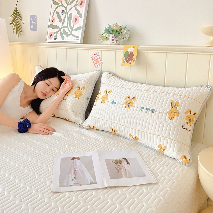 91家纺网 家纺一手货源 找家纺 雨彤家纺 2025年新款A类凉感丝乳胶单人枕套 萌萌兔