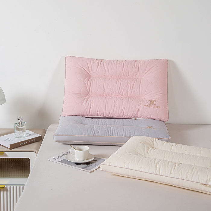 91家纺网 家纺一手货源 找家纺 贤内助家纺 2025新款香风轻奢蛋白枕保健颈椎枕头枕芯 灰色