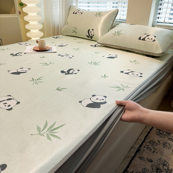 91家纺网 家纺一手货源 找家纺 LIFE.丽芙 2025春夏季新品数码印花冰藤加厚枕头套机包边款（风格二） 小熊猫