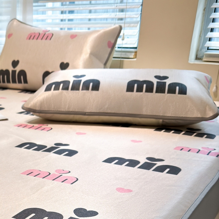 91家纺网 家纺一手货源 找家纺 LIFE.丽芙 2025春夏季新品数码印花冰藤加厚枕头套机包边款（风格二） 甜心粉