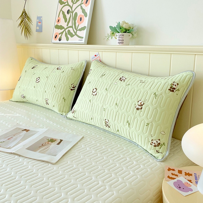 91家纺网 家纺一手货源 找家纺 雨彤家纺 2025年新款A类凉感丝乳胶单人枕套 熊猫宝宝-翠绿