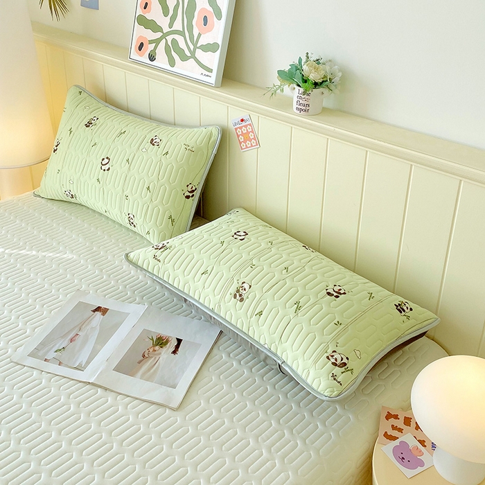 91家纺网 家纺一手货源 找家纺 雨彤家纺 2025年新款A类凉感丝乳胶单人枕套 熊猫宝宝-翠绿