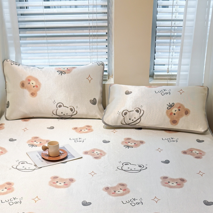 91家纺网 家纺一手货源 找家纺 LIFE.丽芙 2025春夏季新品数码印花冰藤加厚枕头套机包边款（风格二） 黄油小熊