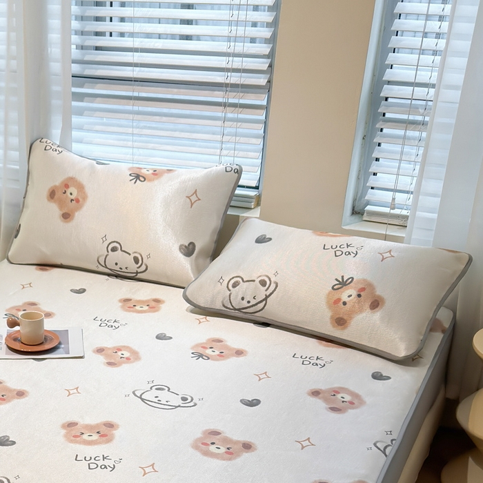 91家纺网 家纺一手货源 找家纺 LIFE.丽芙 2025春夏季新品数码印花冰藤加厚枕头套机包边款（风格二） 黄油小熊