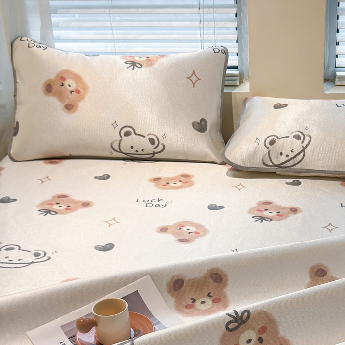 91家纺网 家纺一手货源 找家纺 LIFE.丽芙 2025春夏季新品数码印花冰藤加厚枕头套机包边款（风格二） 黄油小熊