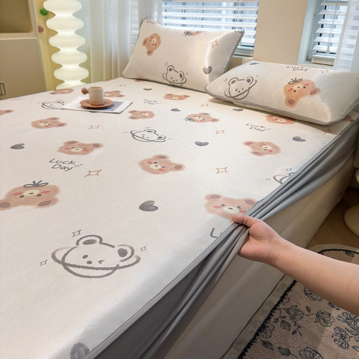 91家纺网 家纺一手货源 找家纺 LIFE.丽芙 2025春夏季新品数码印花冰藤加厚枕头套机包边款（风格二） 黄油小熊