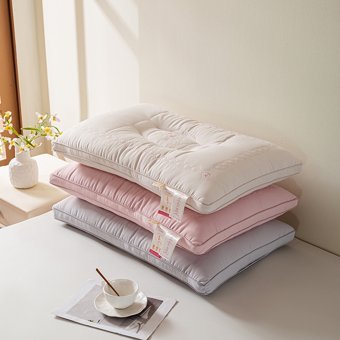 91家纺网 家纺一手货源 找家纺 贤内助家纺 2025新款山茶韵氧颜枕保健枕颈椎枕头枕芯 山茶韵粉