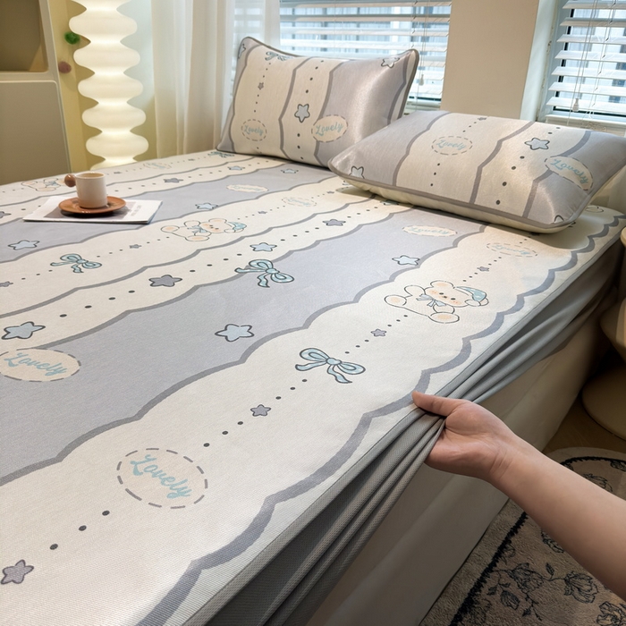 91家纺网 家纺一手货源 找家纺 LIFE.丽芙 2025春夏季新品数码印花冰藤加厚枕头套机包边款（风格二） 甜梦小熊