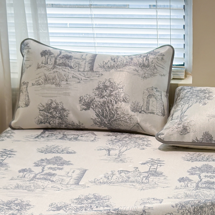 91家纺网 家纺一手货源 找家纺 LIFE.丽芙 2025春夏季新品数码印花冰藤加厚枕头套机包边款（风格二） 秘密庄园