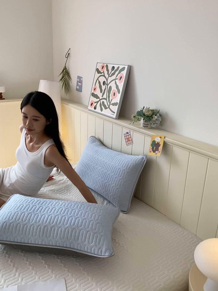 91家纺网 家纺一手货源 找家纺 雨彤家纺 2025年新款A类凉感丝乳胶单人枕套 肌理纹-蓝