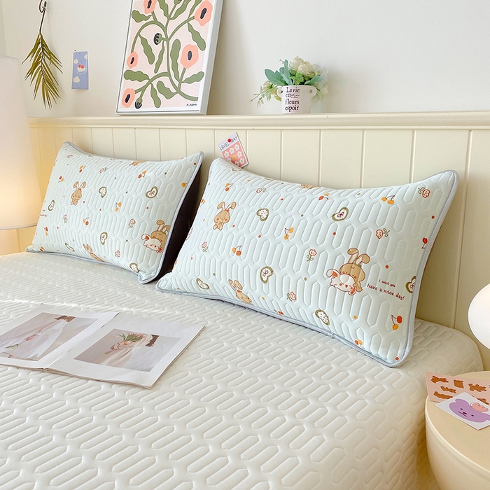 91家纺网 家纺一手货源 找家纺 雨彤家纺 2025年新款A类凉感丝乳胶单人枕套 樱桃小兔