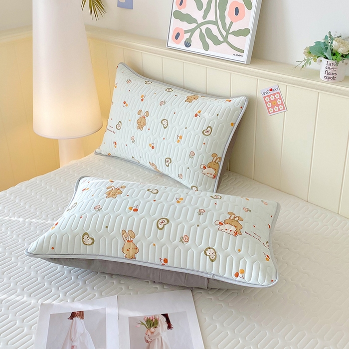 91家纺网 家纺一手货源 找家纺 雨彤家纺 2025年新款A类凉感丝乳胶单人枕套 樱桃小兔