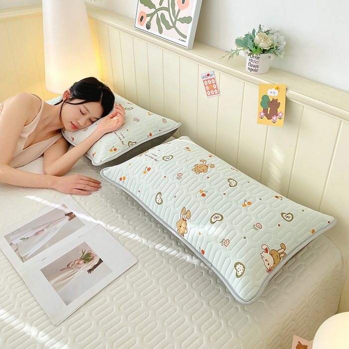 91家纺网 家纺一手货源 找家纺 雨彤家纺 2025年新款A类凉感丝乳胶单人枕套 樱桃小兔