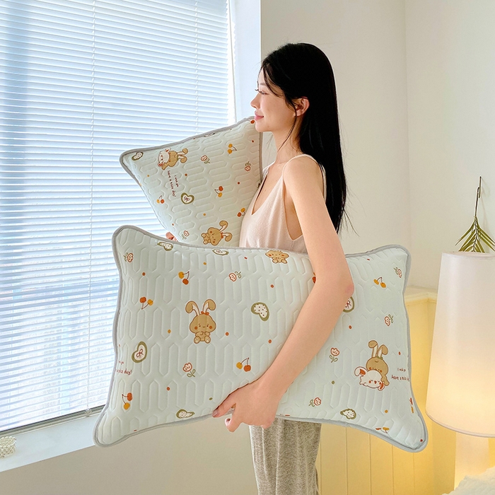 91家纺网 家纺一手货源 找家纺 雨彤家纺 2025年新款A类凉感丝乳胶单人枕套 樱桃小兔